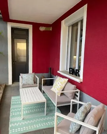 דירה Maison Rouge *