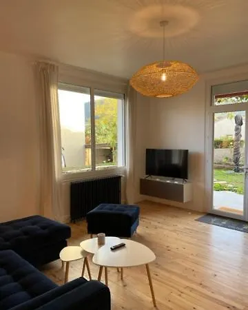 Maison Rouge דירה
