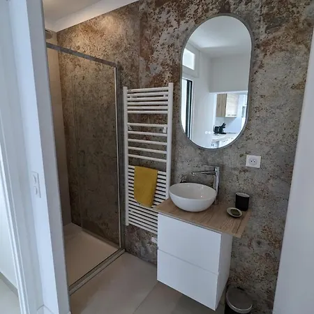 Maison Rouge דירה *