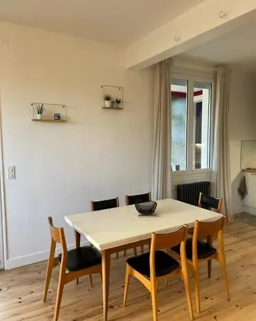 Apartment Maison Rouge *