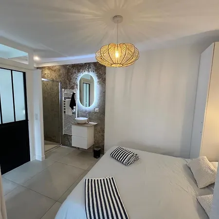 Maison Rouge Apartment *